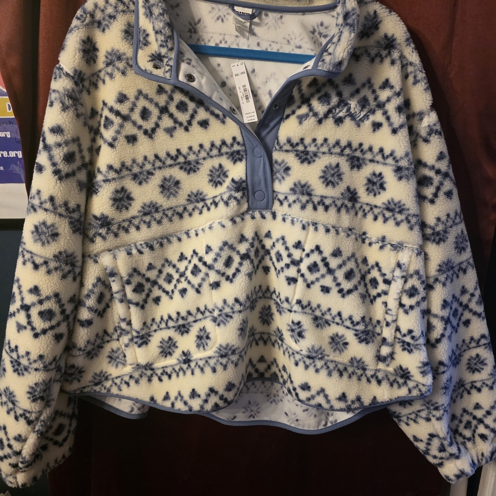 PINK Victoria's Secret Blue and Cream Fleece Sweater